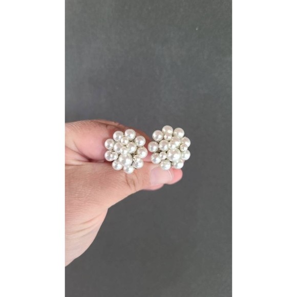 Japan Cluster Beaded Clip-on Earrings - Picture 6 of 10